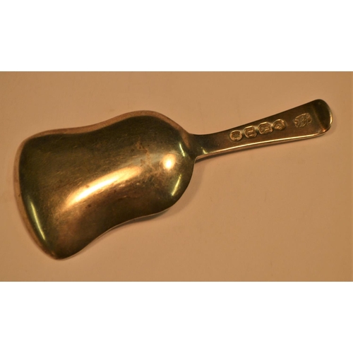 825 - A William IV silver shovel shaped caddy spoon, of heavy gauge, Jonathan Hayne, London 1835