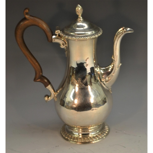 854 - An early George III silver baluster coffee pot, hinged domed cover with spiral-knop finial, scroll-c... 