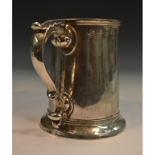 855 - An early George III silver cylindrical pint mug, of good gauge, moulded rim, acanthus-capped double-... 