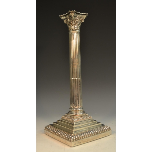 866 - An Edwardian silver Corinthian column table candlestick, of George III design, detachable nozzle, st... 