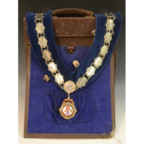 903 - Hostelry - Regalia, jewel and collar of the President of the National Union of Club Stewards and hot... 