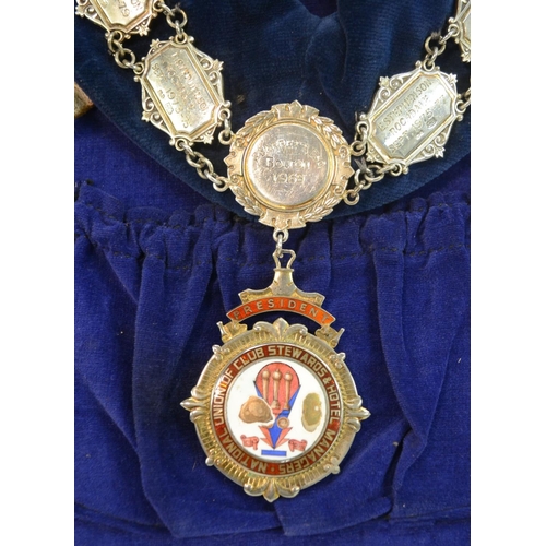 903 - Hostelry - Regalia, jewel and collar of the President of the National Union of Club Stewards and hot... 