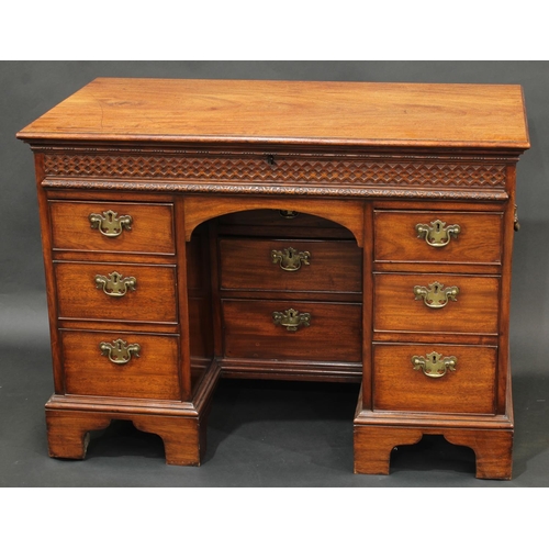 2054 - A George III mahogany gentleman's kneehole desk, hinged top enclosing an arrangement of dressing com... 