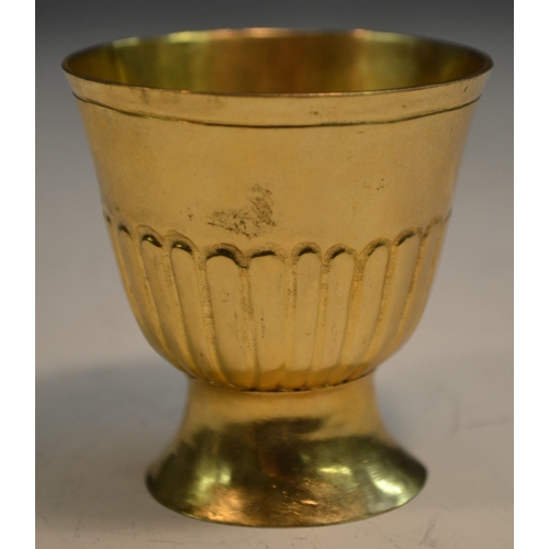 670 - A Continental silver-gilt half-fluted tot or beaker, possibly Russian, spreading foot, 6cm high, 19t... 