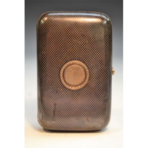 782 - A Russian silver and niello rounded rectangular tobacco box, hinged cover centred by a vacant circul... 