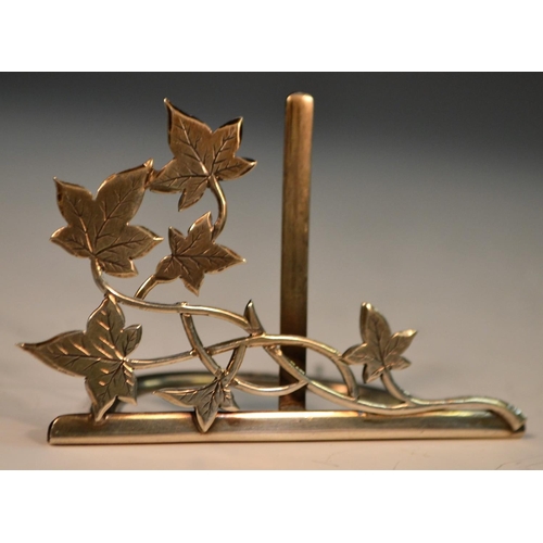 813 - A Victorian silver menu holder, as an ivy branch, 7.5cm wide, London 1899