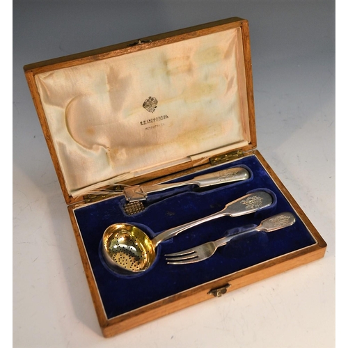 787 - A Russian silver three piece cocktail service, comprising ice tongs, sifter spoon and olive fork, th... 