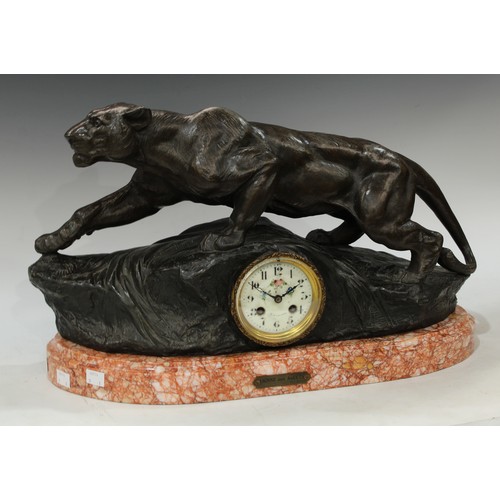 70 - An Art Deco clock, Lion on the Lookout, after Boffi, rouge marble base, 58cm wide