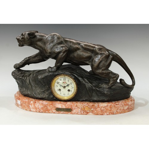 70 - An Art Deco clock, Lion on the Lookout, after Boffi, rouge marble base, 58cm wide