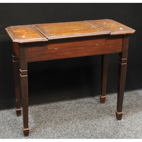 80 - An Edwardian mahogany writing desk, hinged section to centre, c.1905