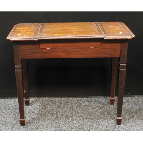 80 - An Edwardian mahogany writing desk, hinged section to centre, c.1905