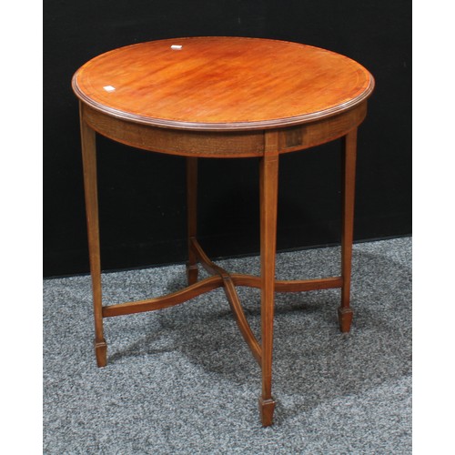 84 - An Edwardian satinwood crossbanded mahogany centre table, c.1905