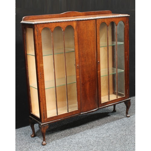 89 - An early 20th century oak display cabinet