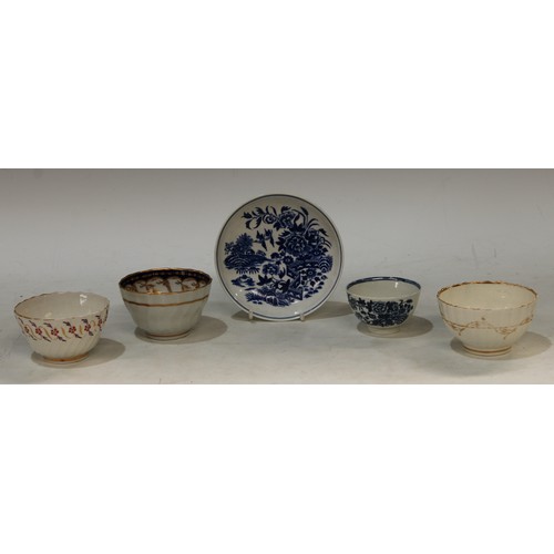 91 - ***COLLECTED BACK 01/10/20**
A Worcester Fence pattern tea bowl, of small proportions, printed in un... 