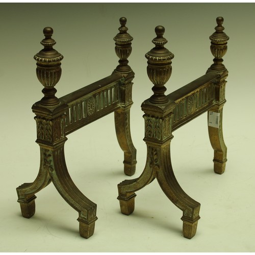 148 - A pair of early 20th century andirons, urn finials, 18cm wide