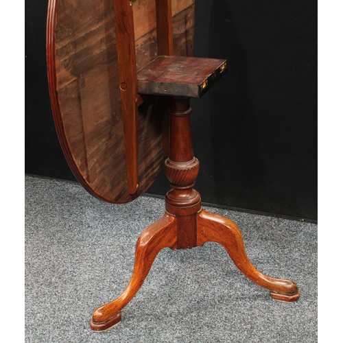 151 - A George III style mahogany tripod supper table, cabriole legs. 91cm wide.