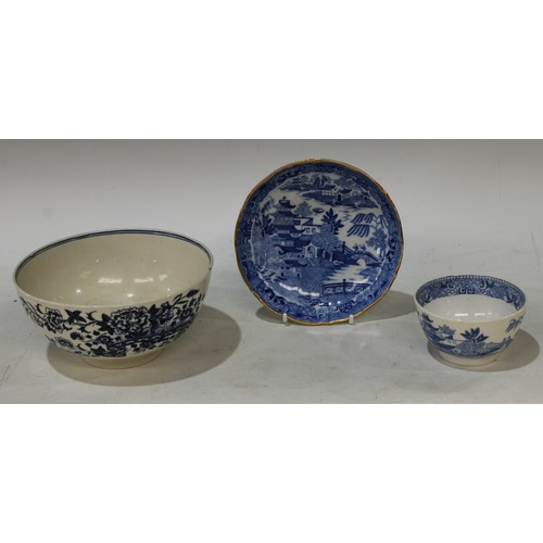 161 - **Combine with line 11**A Worcester Fence pattern bowl,  decorated in underglaze blue with fence, pe... 