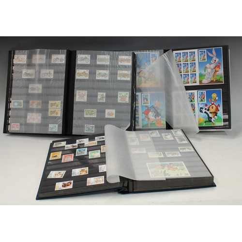 564 - Stamps - USA stockbook of modern vmm sets, sheets etc including space hologram issues 2000, face val... 