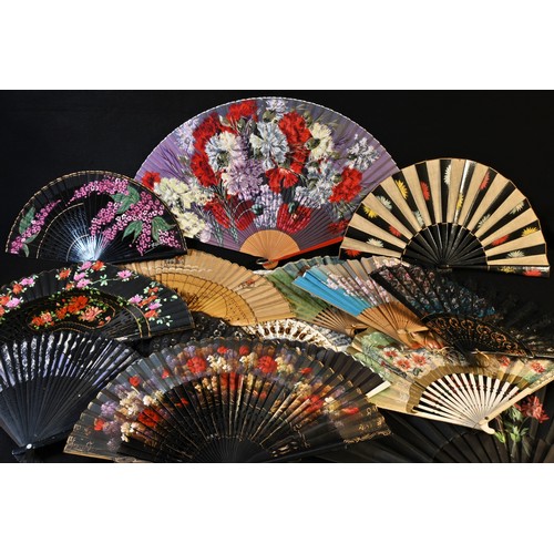 5177 - A late Victorian souvenir fourteen-stick softwood and paper fan, The Hôtel Metropole London [now the... 