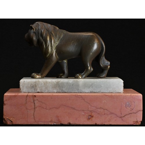 5144 - A Grand Tour type bronze mounted desk weight, cast as a lion, stepped white and rose marble base, 8.... 