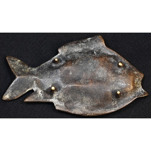 5329 - An early 20th century dark patinated bronze novelty dish, cast as a fish, 14cm long