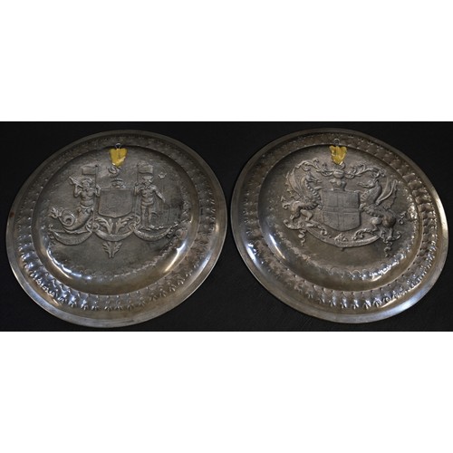 5221 - A pair of pewter heraldic chargers, chased with the arms and motto of the cities of London and Liver... 