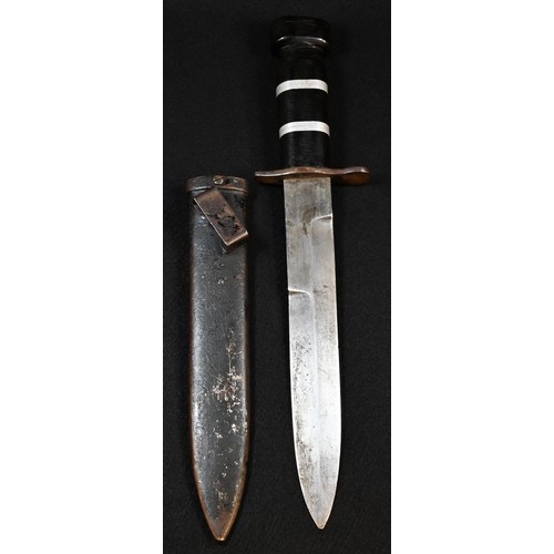 5649 - An Italian Fascist M.V.S.N. Blackshirt paramilitary dagger, 20.6cm double-edged steel blade, the sha... 