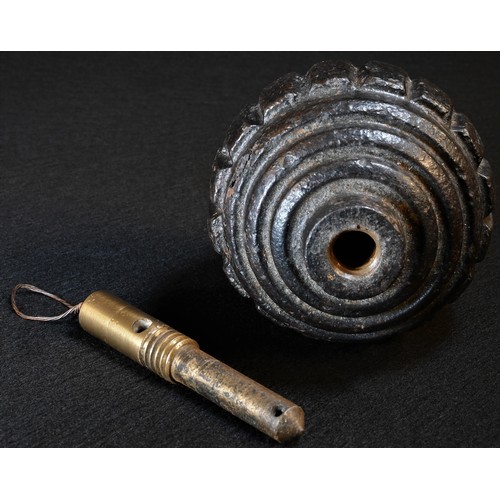 5662 - A World War I German Model 1915 Kugel hand grenade, 7cm diam