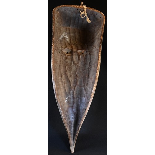 5751 - Tribal Art - a large Fang Ngil mask, concave features decorated in white pigment, 75cm long, Democra... 