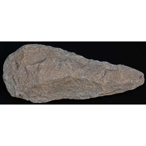 5725 - Antiquities - Stone Age, a North African quarzite handaxe, 17cm long, North-East Niger, Neolithic, [... 