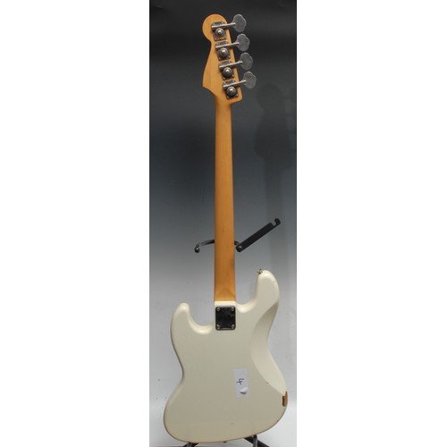 5285E - A Fender Jazz electric bass guitar, made in Korea,  serial no. E1047713, Olympic White gloss finish ... 