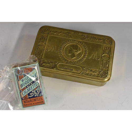 3074 - World War I - a brass Princess Mary Christmas gift box, containing two full packets of Wild Woodbine... 