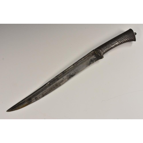 3267 - An Indo-Persian dagger, 26cm slightly curved fullered blade, wrythen steel grip, 39cm long, 19th cen... 