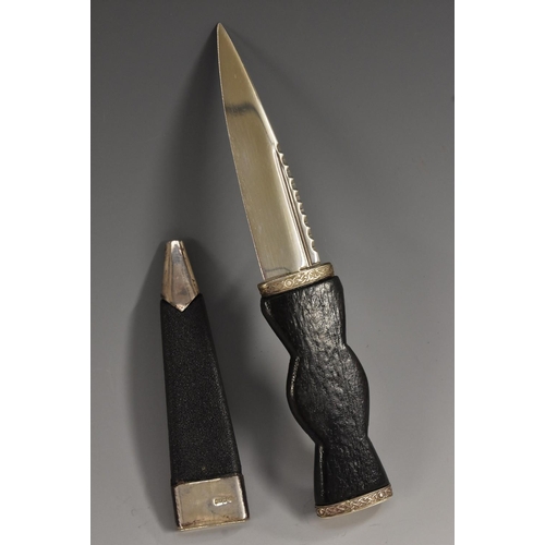 3282 - A Scottish sgian dubh, 9.5cm blade, silver mounted scabbard, 20cm long overall, London 1993