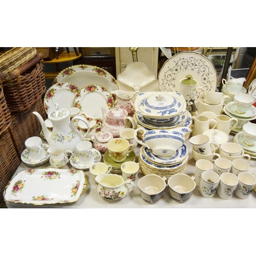 424 - Ceramics - a Royal Cauldon Dragon pattern part dinner service; a Crown Clarence coffee service for s... 