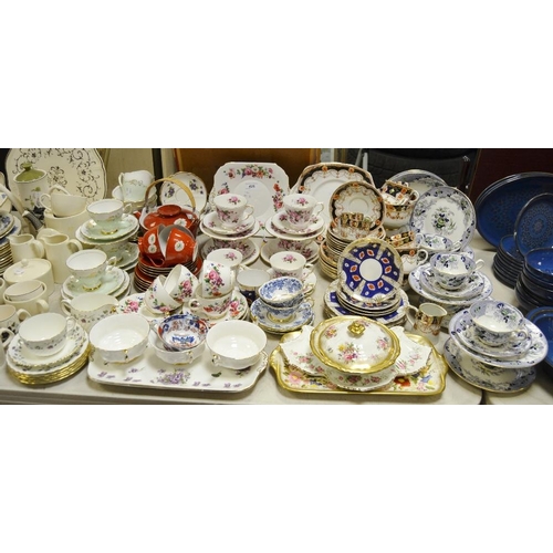 425 - A Staffordshire Queen Anne part tea set; others, Grosvenor; a Noritake teapot, three cups, four sauc... 