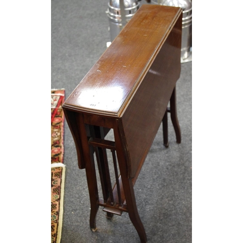 491 - An Edwardian mahogany Sutherland table, circa 1905