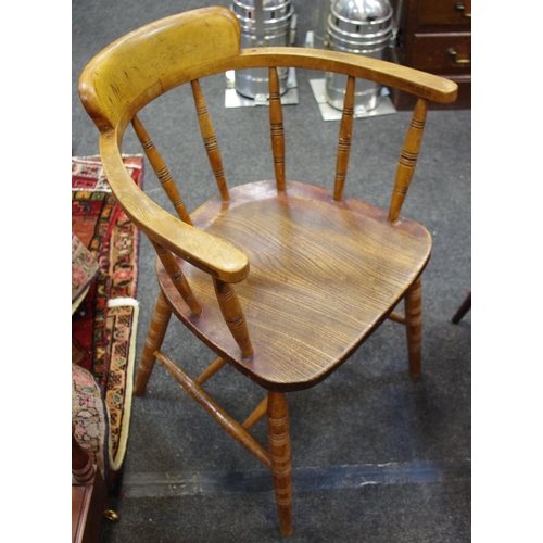 492 - A late 19th century ash and elm smoker's bow back