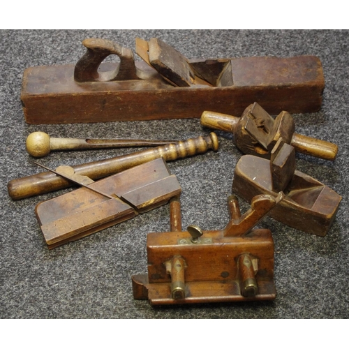 65 - Tools - a wood plane; another; a routing plane; a beech mould; a truncheon;  etc qty