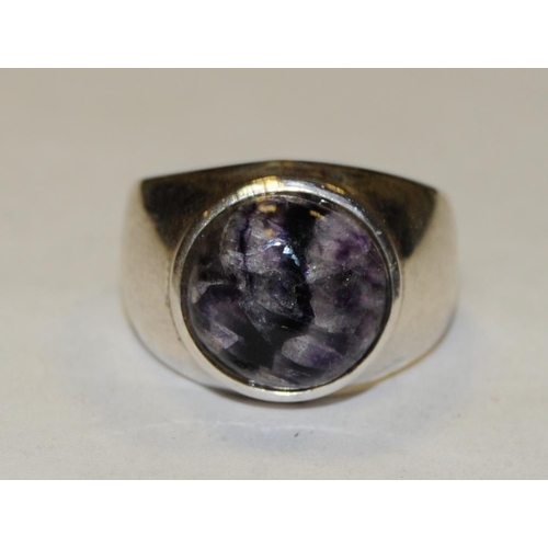 275 - A Gentleman's Blue John fluorite signet ring, circular cabochon Blue John approx 13.47mm x 31.17mm x... 