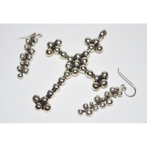 278A - A Silvarious silver cross with conforming drop earrings 30.9g