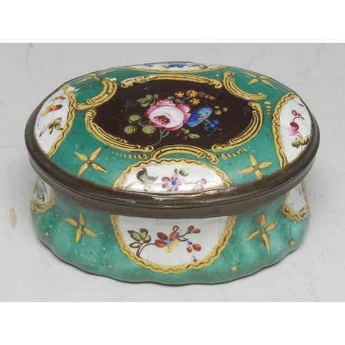 3582 - A George III South Staffordshire enamel oval patch box, the hinged cover enclosing a mirror plate, p... 