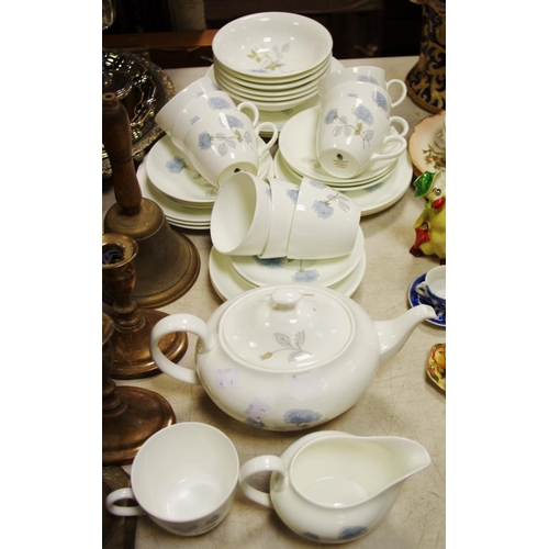 381 - Wedgwood ICE Rose tea service, for 8, comprising 9 tea plates, 3 salad plates, teapot, 8 saucers, 10... 