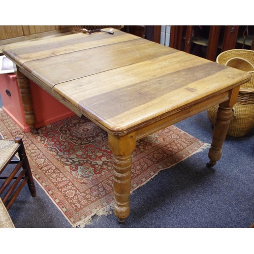 442 - A Victorian wind out dining table, one leaf and winder