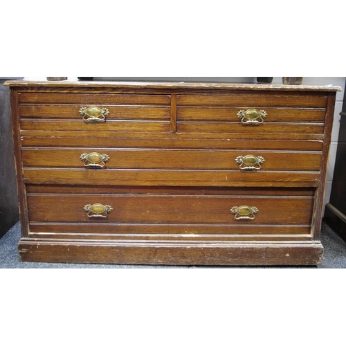 449 - An early 20th century pitch pine chest of drawers