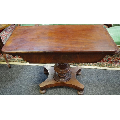 534 - A William IV mahogany tea table c.1835