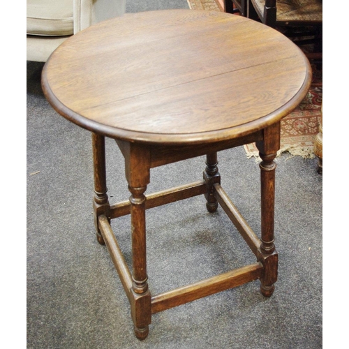 535 - An early 20th century oak circular occasional table