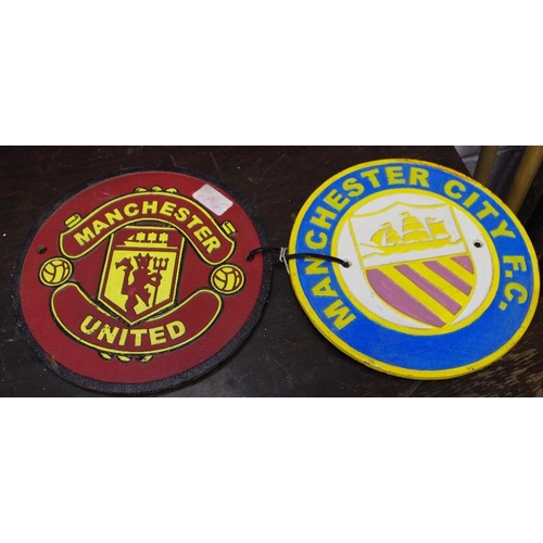 84 - A reproduction cast metal football club plaques, Manchester United and Manchester City (2)