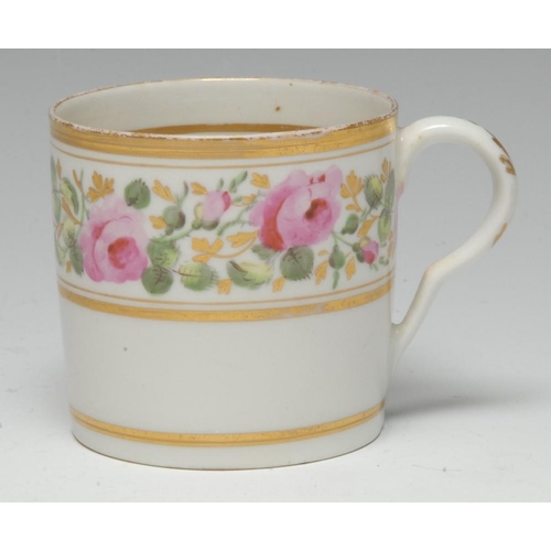 104 - A Pinxton coffee can, painted with pink roses, green leaves and gilt foliage, gilt line borders, ear... 