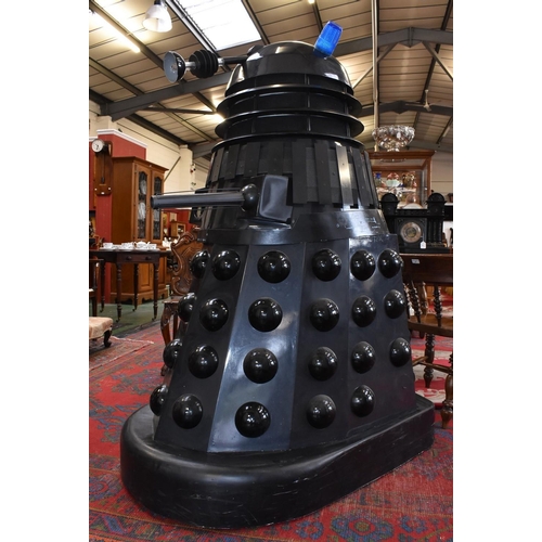 3001 - Stage & Screen - Props, Dr  Who, a full size scale replica Dalek, black painted fibre glass, wooden ... 